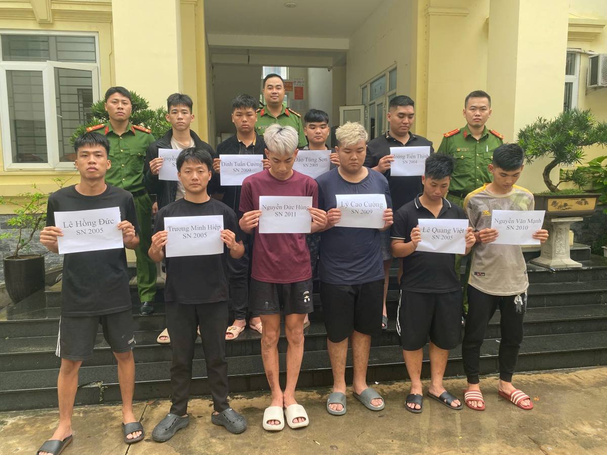 18-1789702756-vu-vac-kiem-tuyp-sat-chem-nham-nguoi-tai-hai-phong-lo-dien-ke-cam-dau-nhom-thanh-nien-con-do