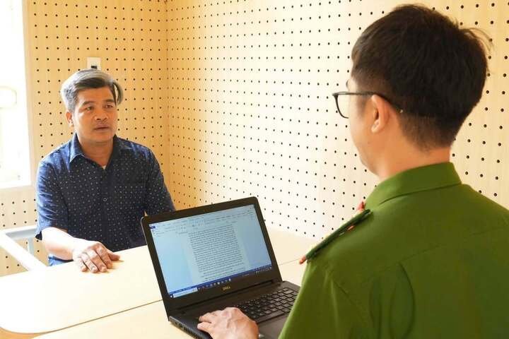 18-1789715424-tin-loi-con-gai-noi-doi-mang-thai-nguoi-bo-livestream-chui-boi-benh-vien-roi-bi-bat
