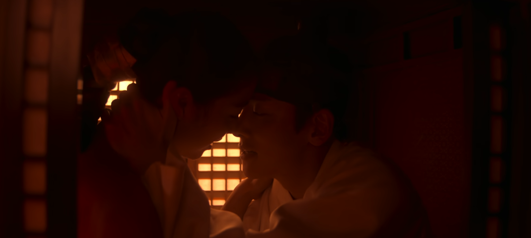 19-1789780514-khan-gia-soc-dung-hinh-truoc-canh-18-vuot-gioi-han-cua-ji-chang-wook-trong-the-scandal