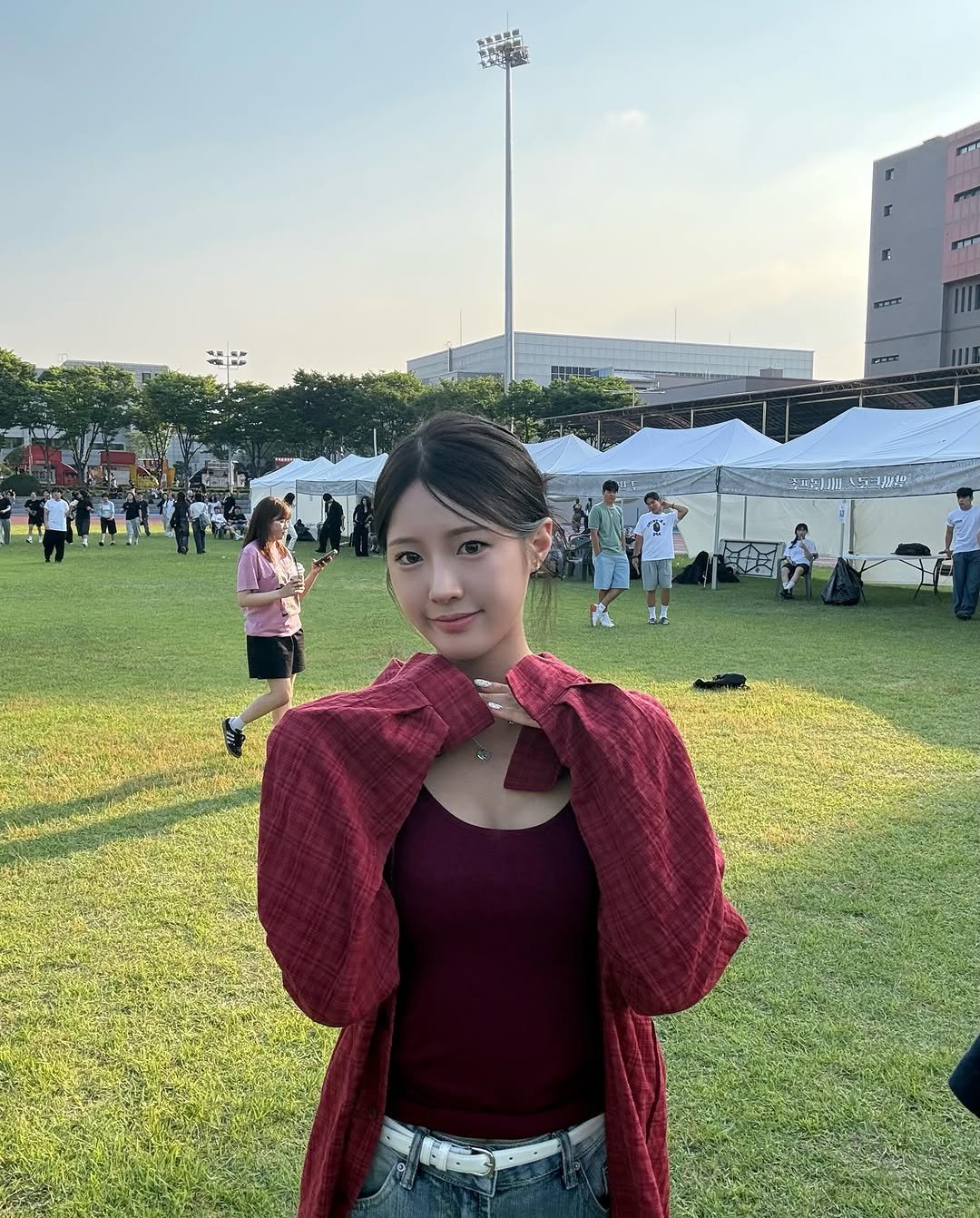 19-1789791031-nhan-sac-nhu-idol-kpop-nu-kiem-thu-han-quoc-20-tuoi-da-vo-dich-world-cup