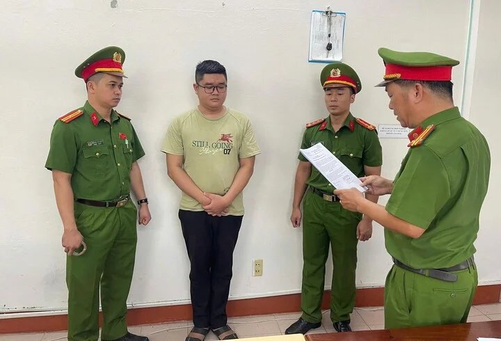 19-1789800228-cuu-nhan-vien-ngan-hang-bi-cao-buoc-chiem-doat-gan-2-ty-dong-cua-khach