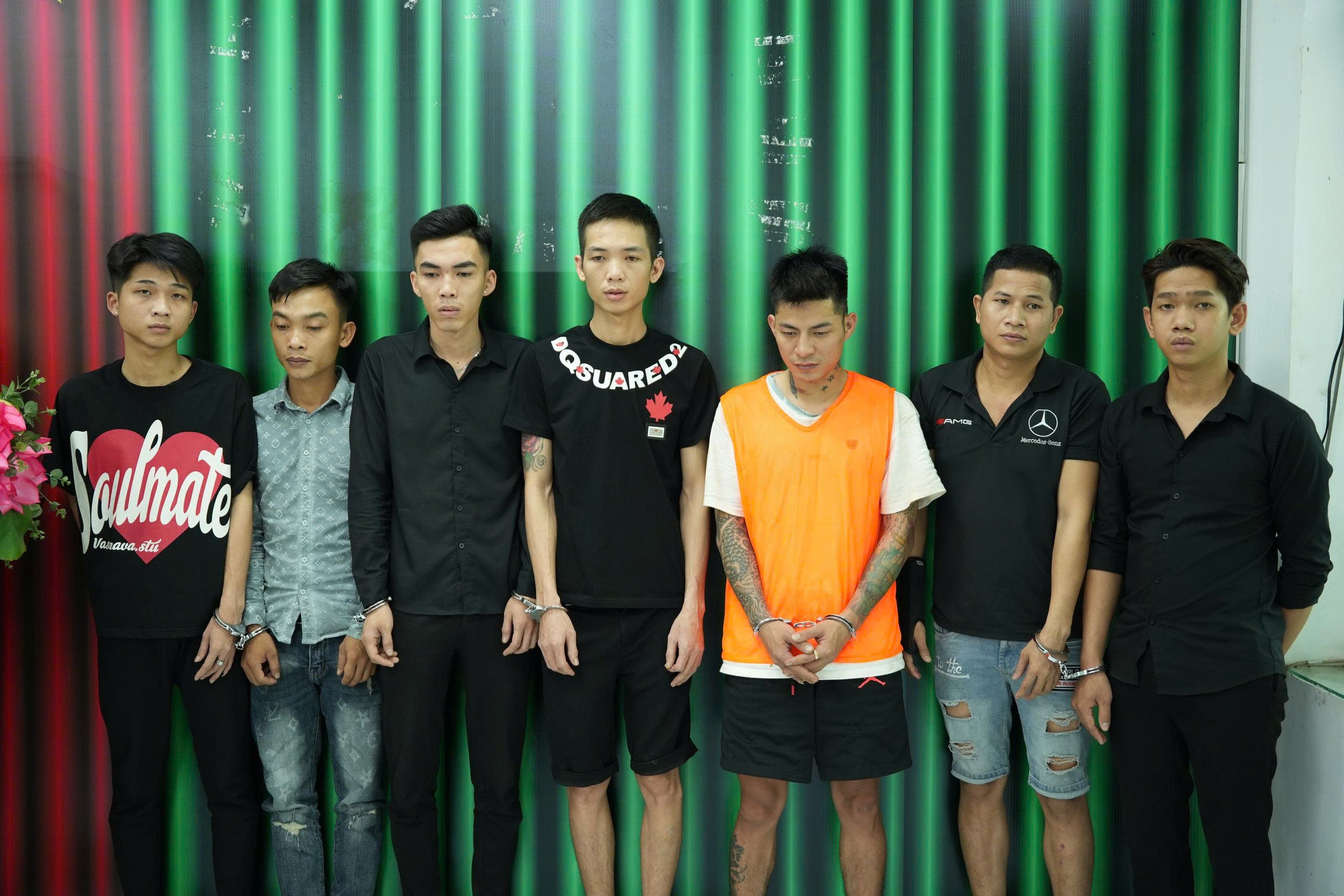 21-1789925877-tam-giu-khan-cap-7-nguoi-vu-lao-o-to-vao-dam-dong-o-tp-hcm