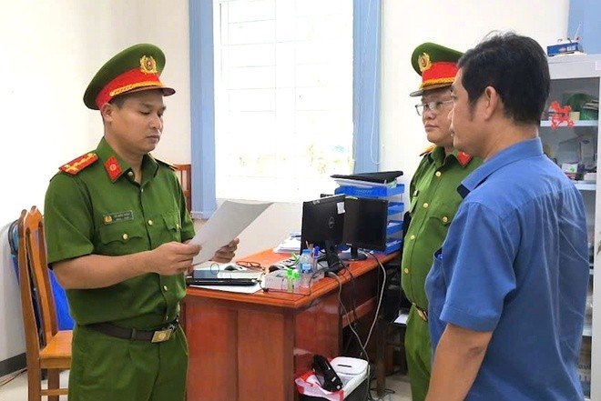 22-1790031906-khoi-to-nguyen-ke-toan-truong-tu-y-rut-gan-16-ty-dong-ngan-sach-de-tra-no