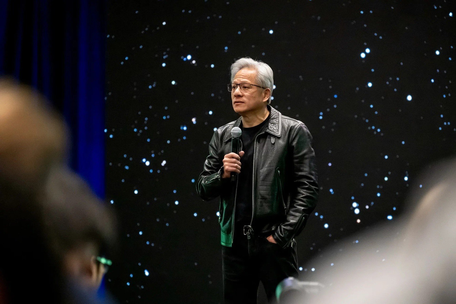 22-1790044070-ceo-nvidia-bac-canh-bao-ai-co-the-khien-nhan-loai-tuyet-chung-truoc-nam-2030