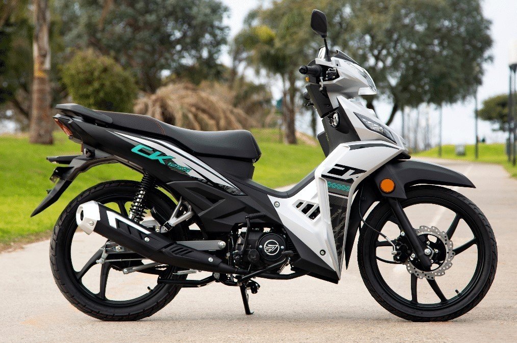 23-1790155110-tan-binh-xe-so-125cc-gay-an-tuong-manh-thiet-ke-cuc-dep-trang-bi-vuot-troi-rsx-gia-hap-dan