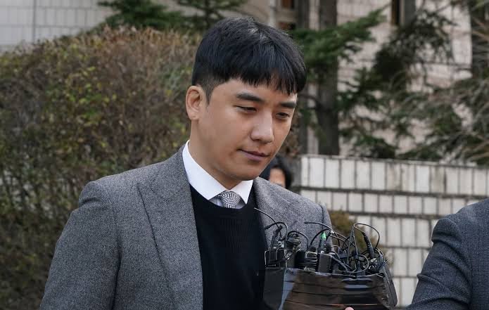 24-1790223662-doan-clip-clip-cctv-boc-tran-loi-noi-doi-cua-seungri-trong-vu-an-to-cao-hanh-hung