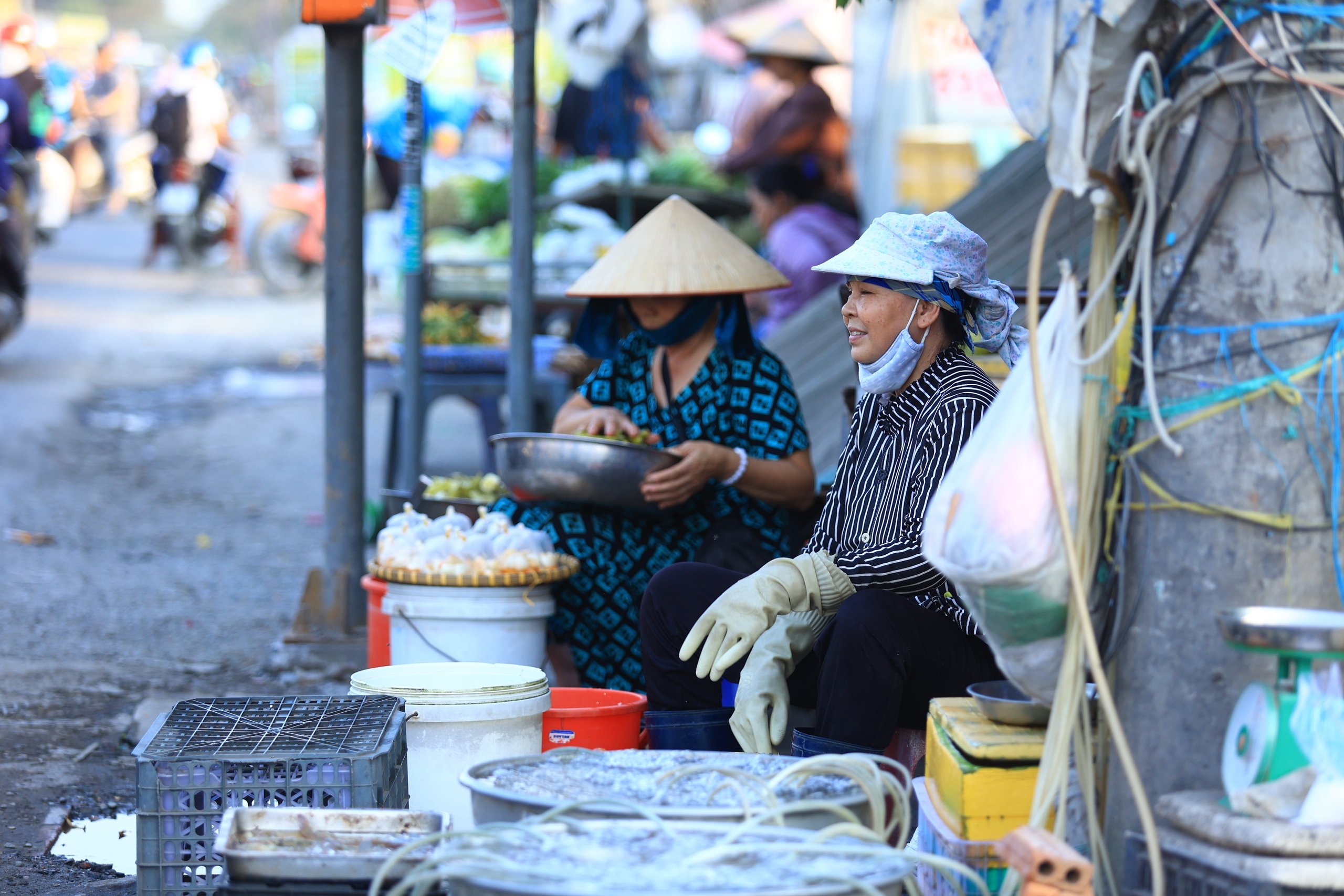 Giá thực phẩm tăng: Lao động ở TP.HCM than '100.000 đồng không đủ 3 bữa'