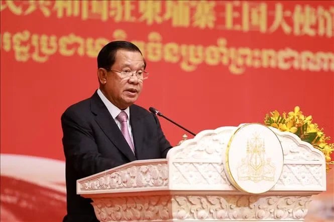 24-1790234831-ong-hun-sen-buc-xuc-vi-mot-ngay-nhan-gan-20-tin-nhan-xin-tien