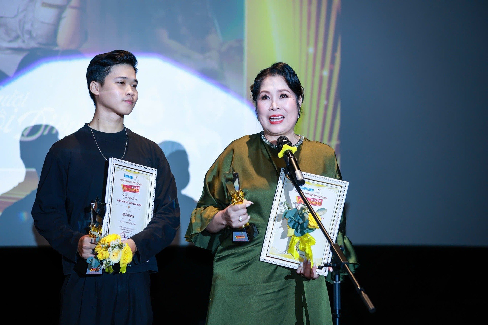 25-1790291921-hong-van-nhan-giai-dien-vien-nu-xuat-sac