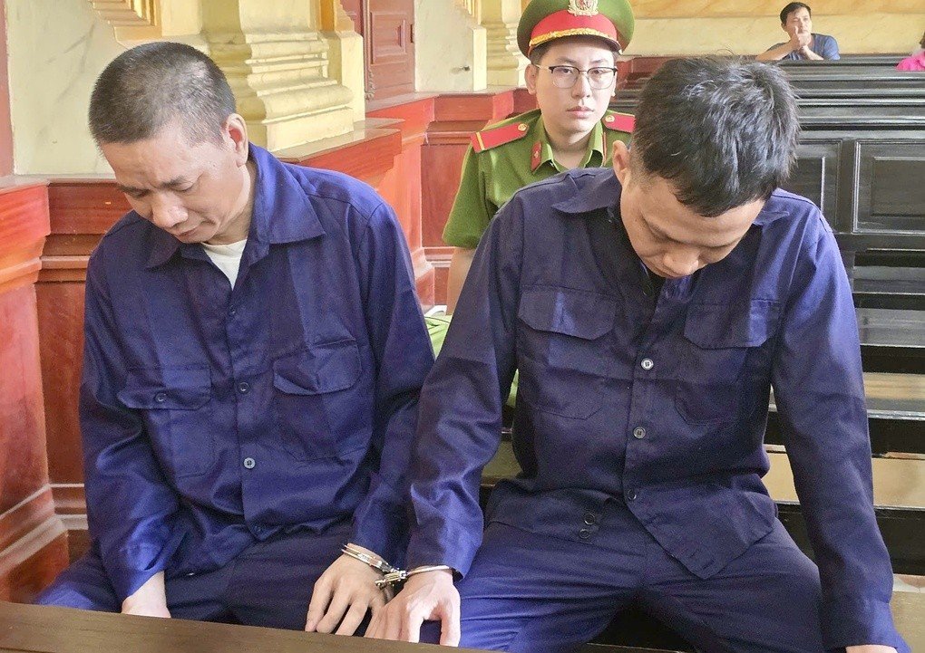 Bị cáo Nguyễn Quốc Việt và Thái Xuân Bình tại tòa hôm nay. Ảnh: Hải Duyên