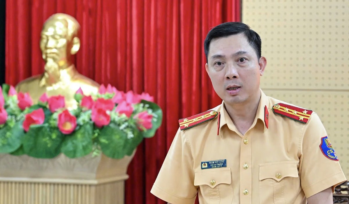 26-1790387089-cuc-csgt-noi-gi-ve-loat-bien-bao-vach-khoang-cach-moi-tren-cau-nhat-tan
