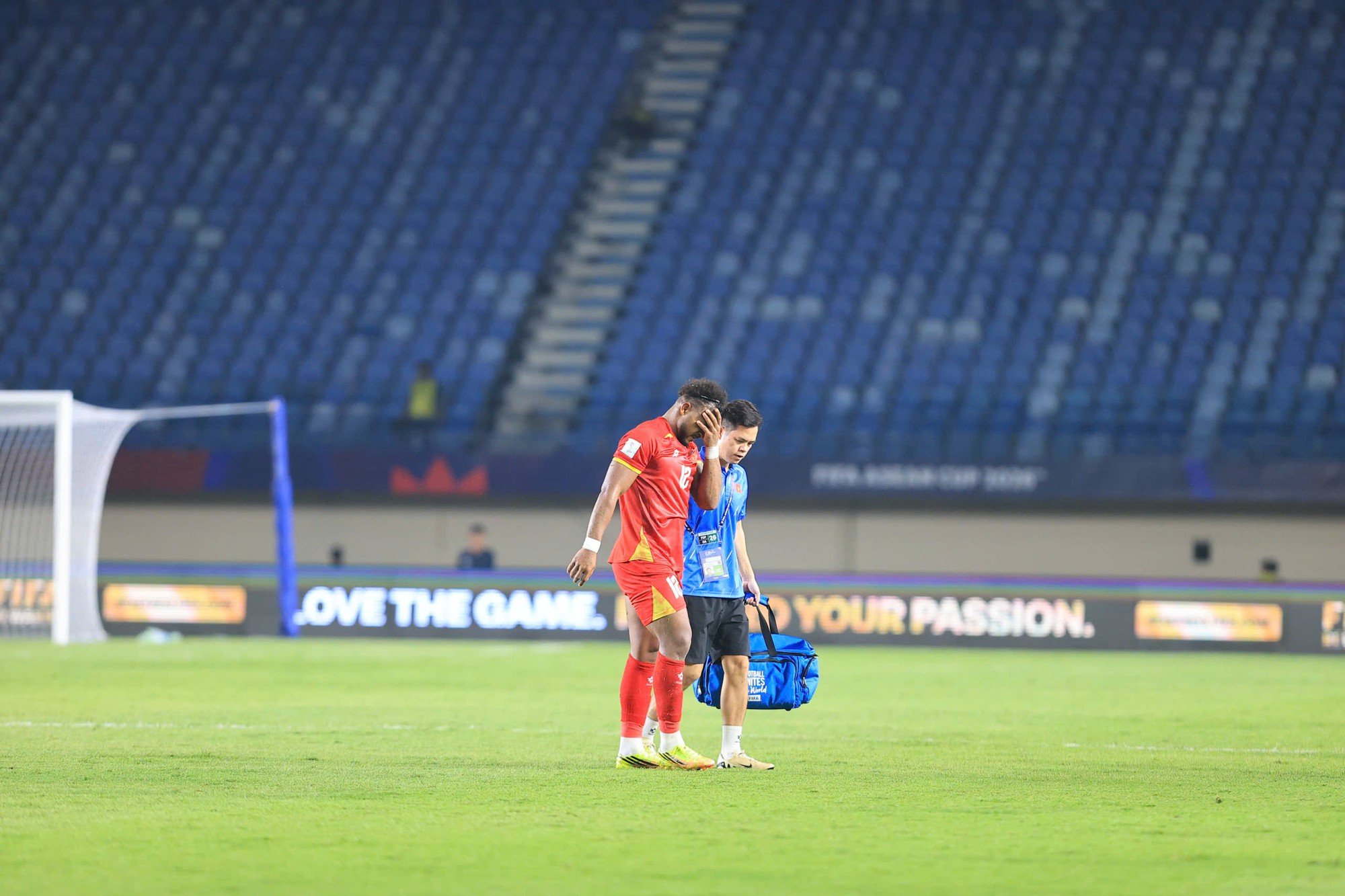 27-1790465382-xuan-son-chan-thuong-nguy-co-chia-tay-fifa-asean-cup
