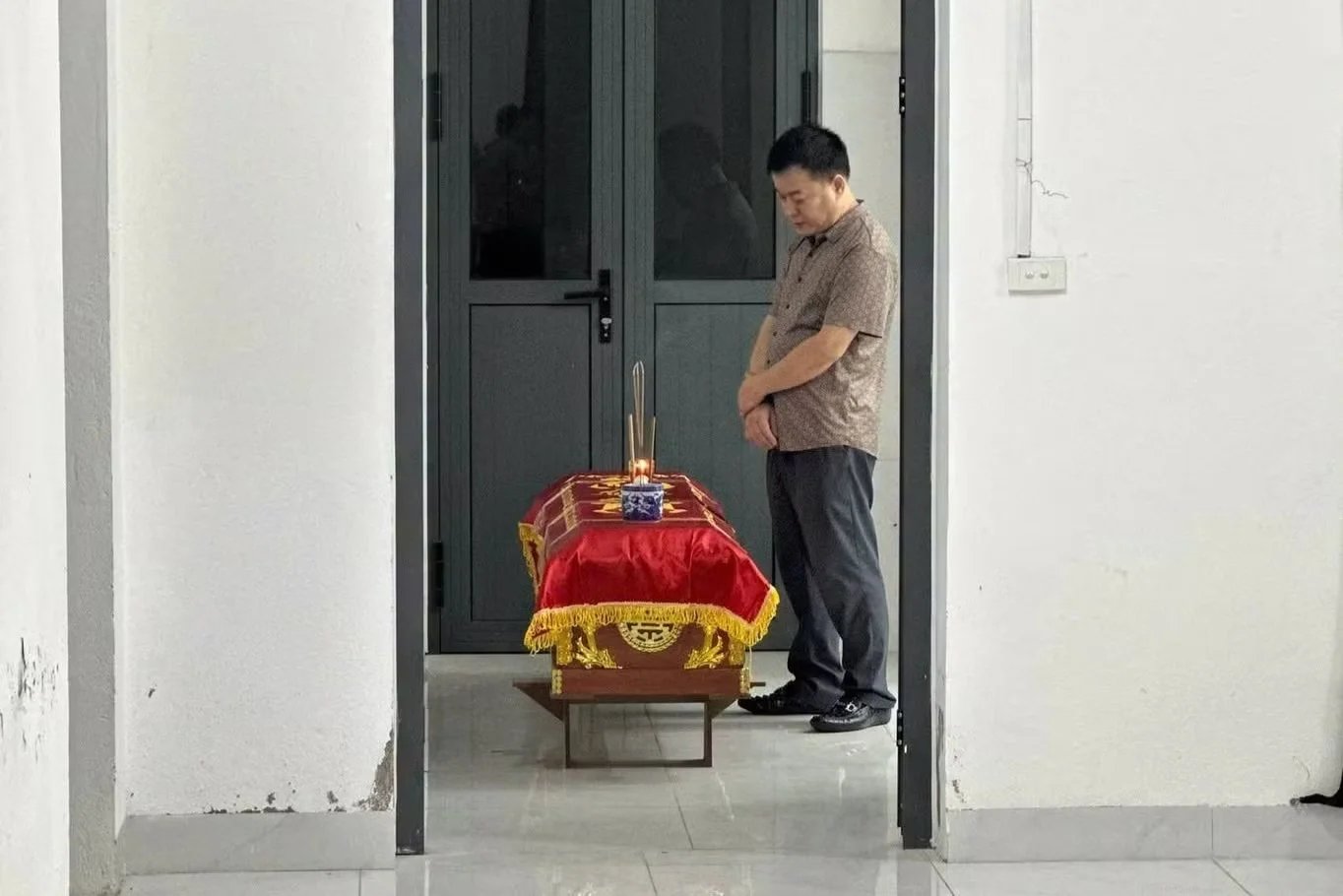 27-1790471993-19-tuoi-mat-doi-chan-noi-chien-truong-nguoi-linh-ve-dat-me-dung-ngay-sinh-nhat