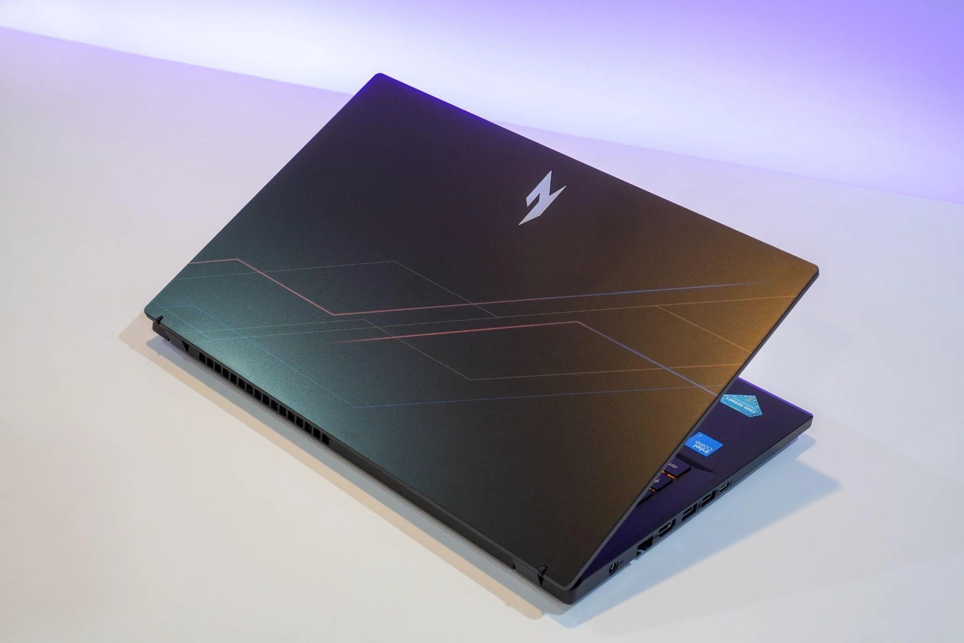27-1790476569-acer-dua-ra-3-cau-hinh-laptop-gaming-khac-biet-tu-rtx-3050-den-rtx-5050