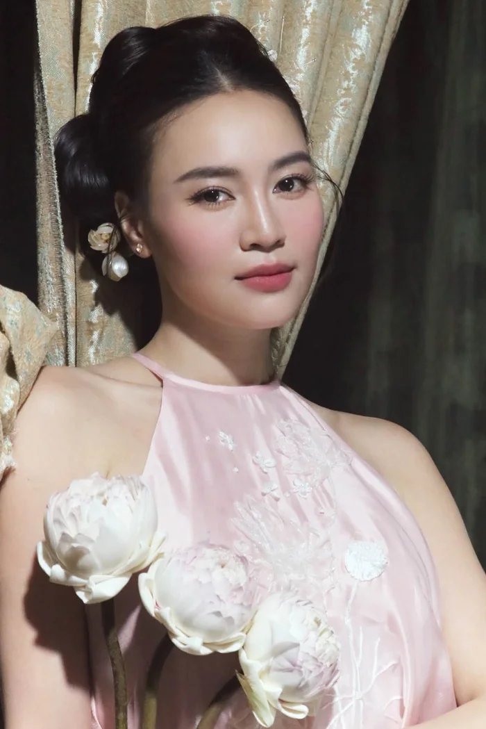 28-1790559058-st-son-thach-gay-chu-y-voi-cach-quan-tam-dac-biet-danh-cho-ninh-duong-lan-ngoc