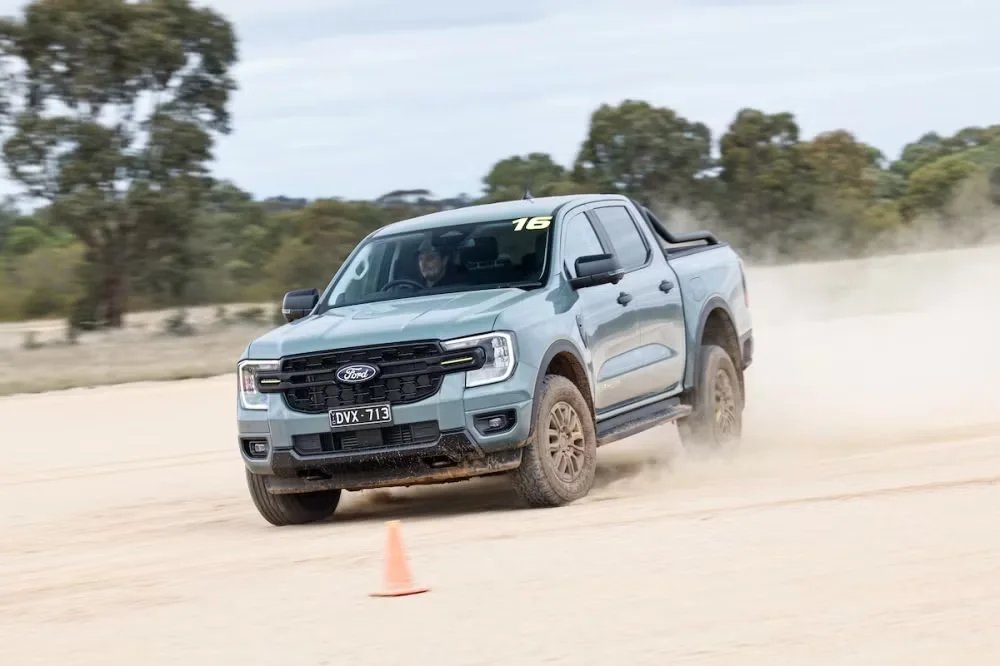 28-1790565656-ford-ranger-the-he-moi-bat-dau-duoc-phat-trien-he-lo-nhung-thay-doi-dang-chu-y