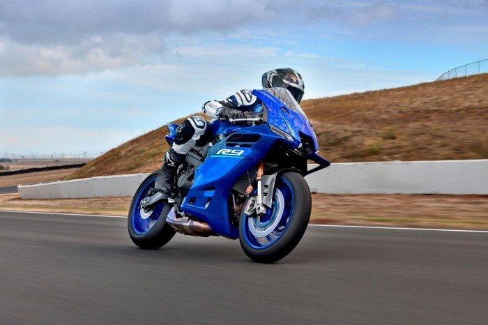 30-1790754327-yamaha-r9-2027-bat-ngo-xuat-hien-he-lo-dien-mao-moi