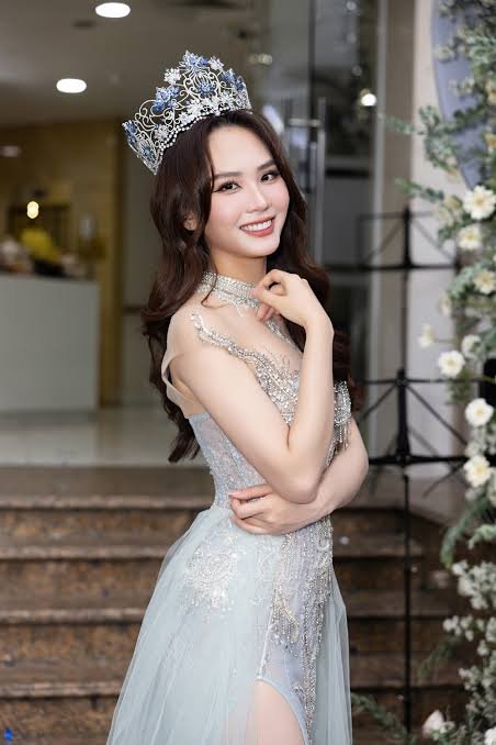 01-1790820958-nang-hau-tung-vua-chay-show-vua-di-hoc-bang-may-bay-va-nhung-buoc-ngoat-su-nghiep