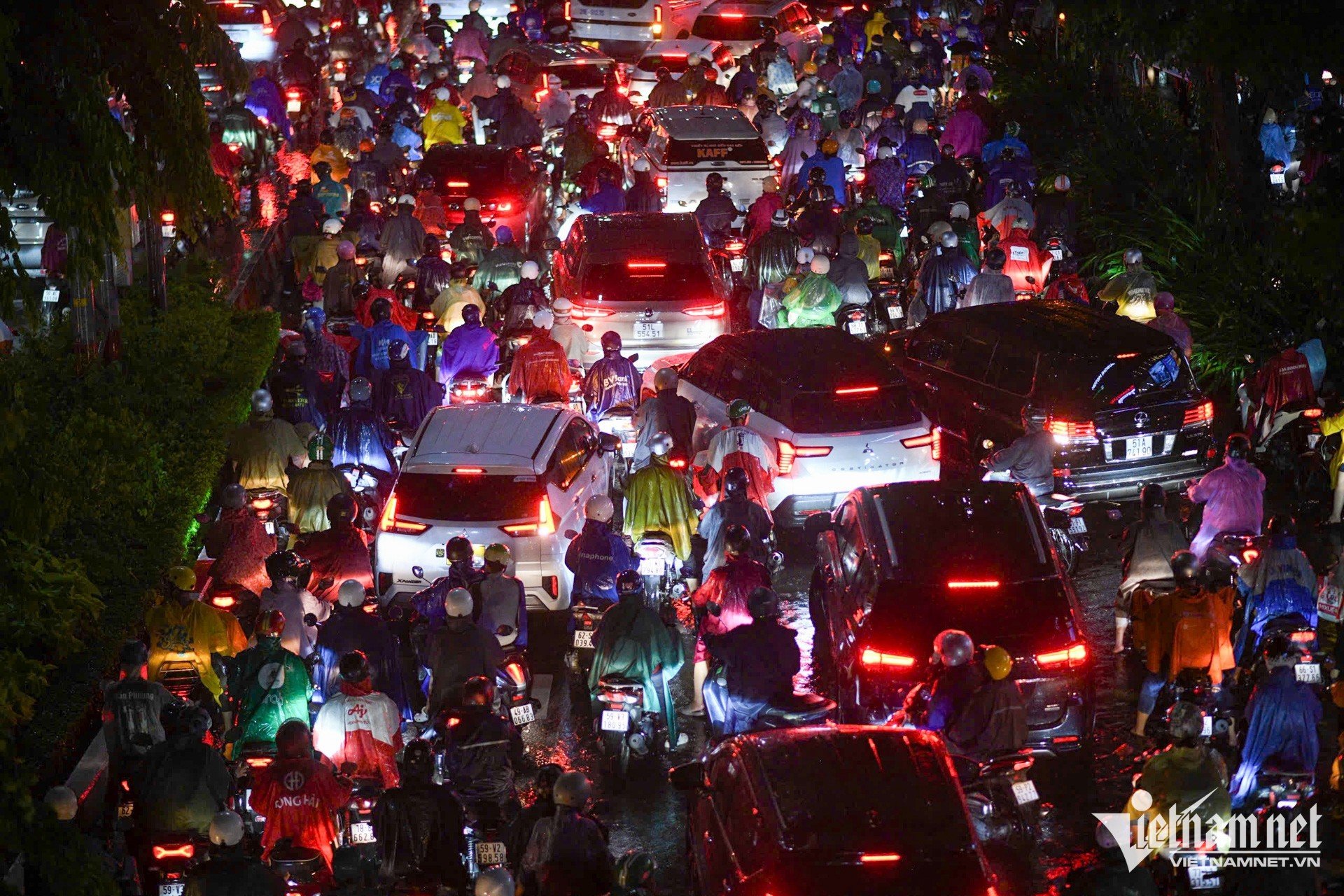 W-mưa ngập nguyễn huế 23.jpg