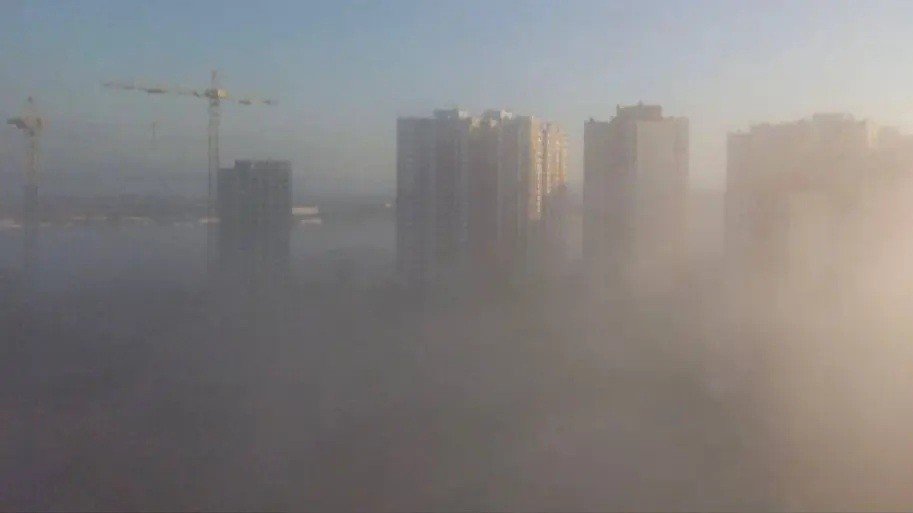 Màn sương xám đặc bao trùm Kiev ngày 30/9. Ảnh: Ukranian News