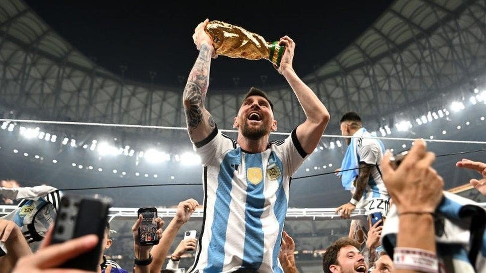 02-1790898048-messi-chon-luc-roi-tuyen-ronaldo-doi-dien-bai-toan-kho-o-tuoi-41