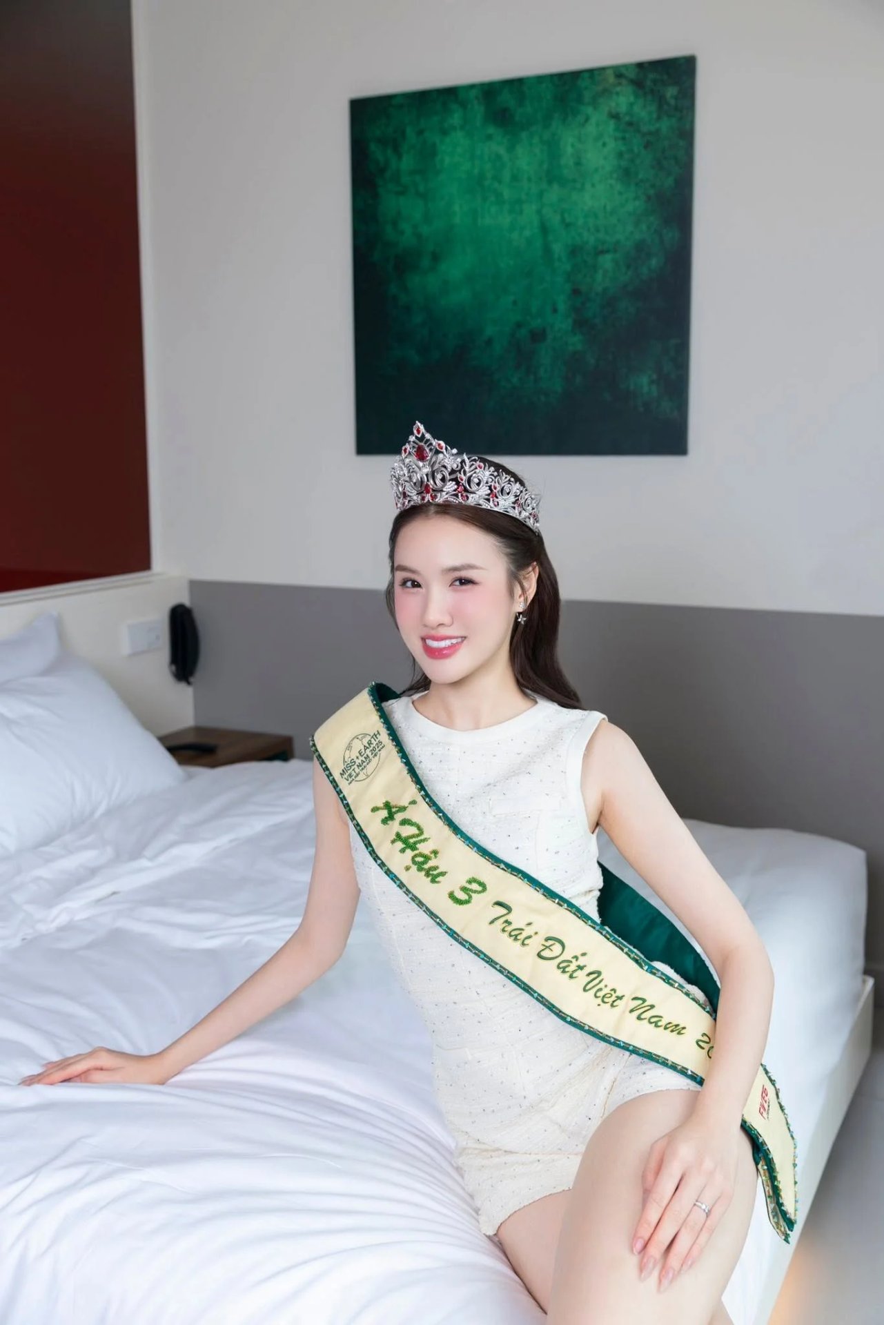 03-1790983869-nguyen-quynh-anh-dang-quang-miss-universe-vietnam-2026-rapper-phao-gianh-a-hau-3