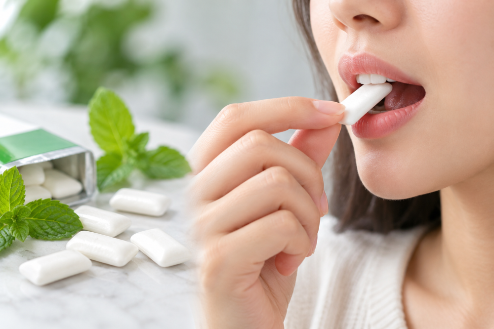 Ưu tiên sử dụng kẹo cao su không đường để hạn chế nguy cơ sâu răng