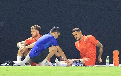 Hoàng Hên và Tài Lộc nhiều khả năng sẽ không đá trận gặp Malaysia - Ảnh: Đức Cường