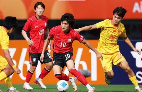 Những phát ngôn của cầu thủ U23 Hàn Quốc (áo đỏ) đã tạo ra sự phẫn nộ từ dư luận