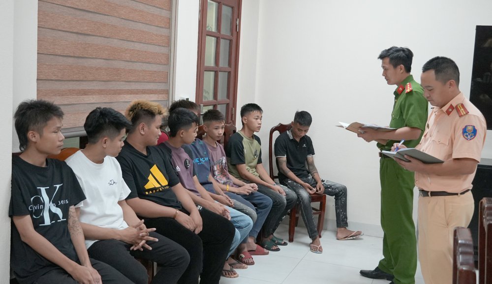05-1791182695-thanh-hoa-trieu-tap-17-thieu-nien-mang-theo-dinh-ba-thao-bien-so-xe-lang-lach-tim-cam-giac-manh