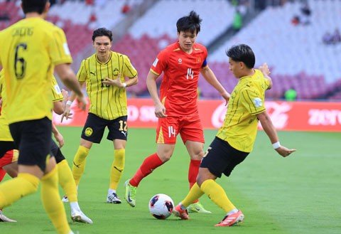 Nỗ lực của Việt Nam không đủ để kéo trận đấu sang hiệp phụ. Ảnh - Đức Cường