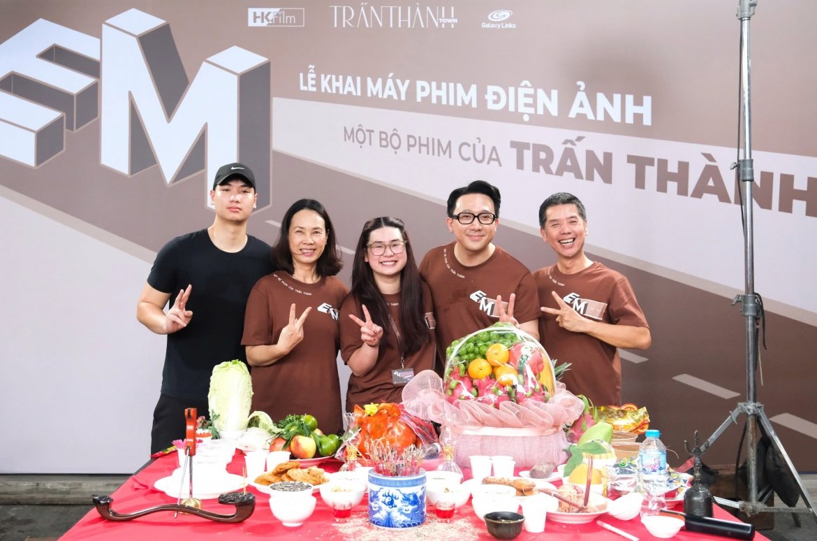 06-1791258883-chua-quay-xong-da-hot-phim-tet-tran-thanh-ro-ri-hinh-anh-khien-netizen-goi-ten-misthy-va-cris-phan