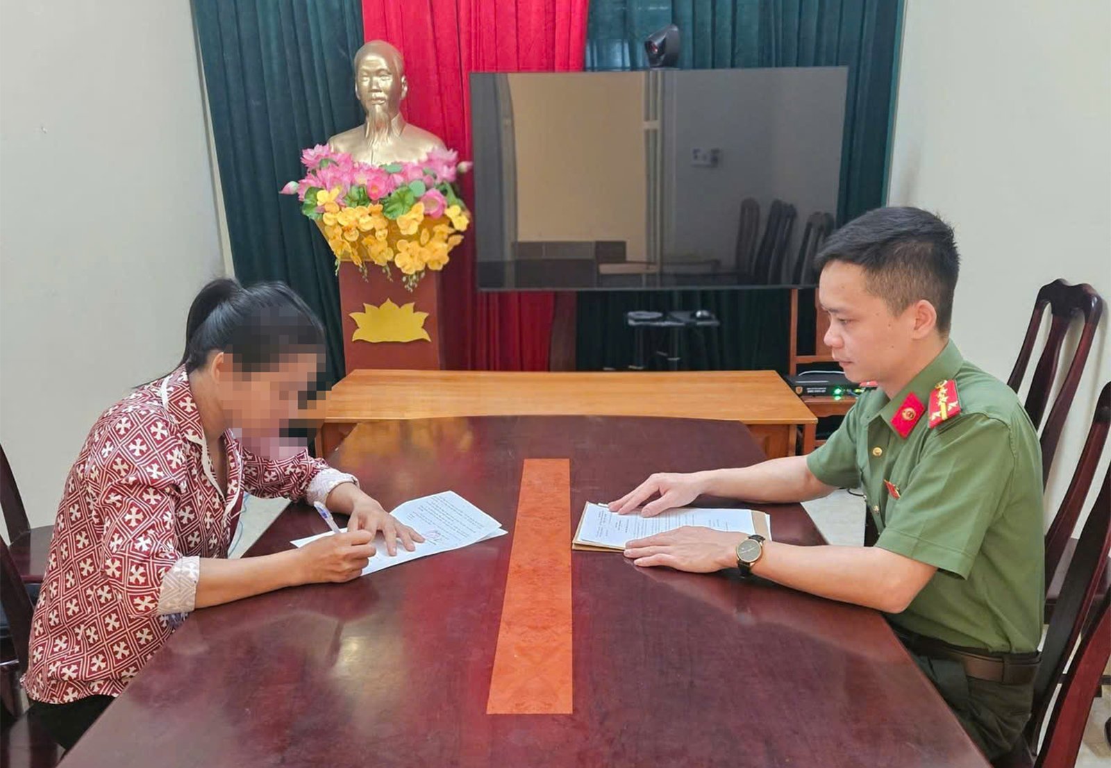 06-1791269229-thanh-hoa-chia-se-thong-tin-sai-su-that-tren-facebook-mot-phu-nu-bi-phat-hon-11-trieu-dong