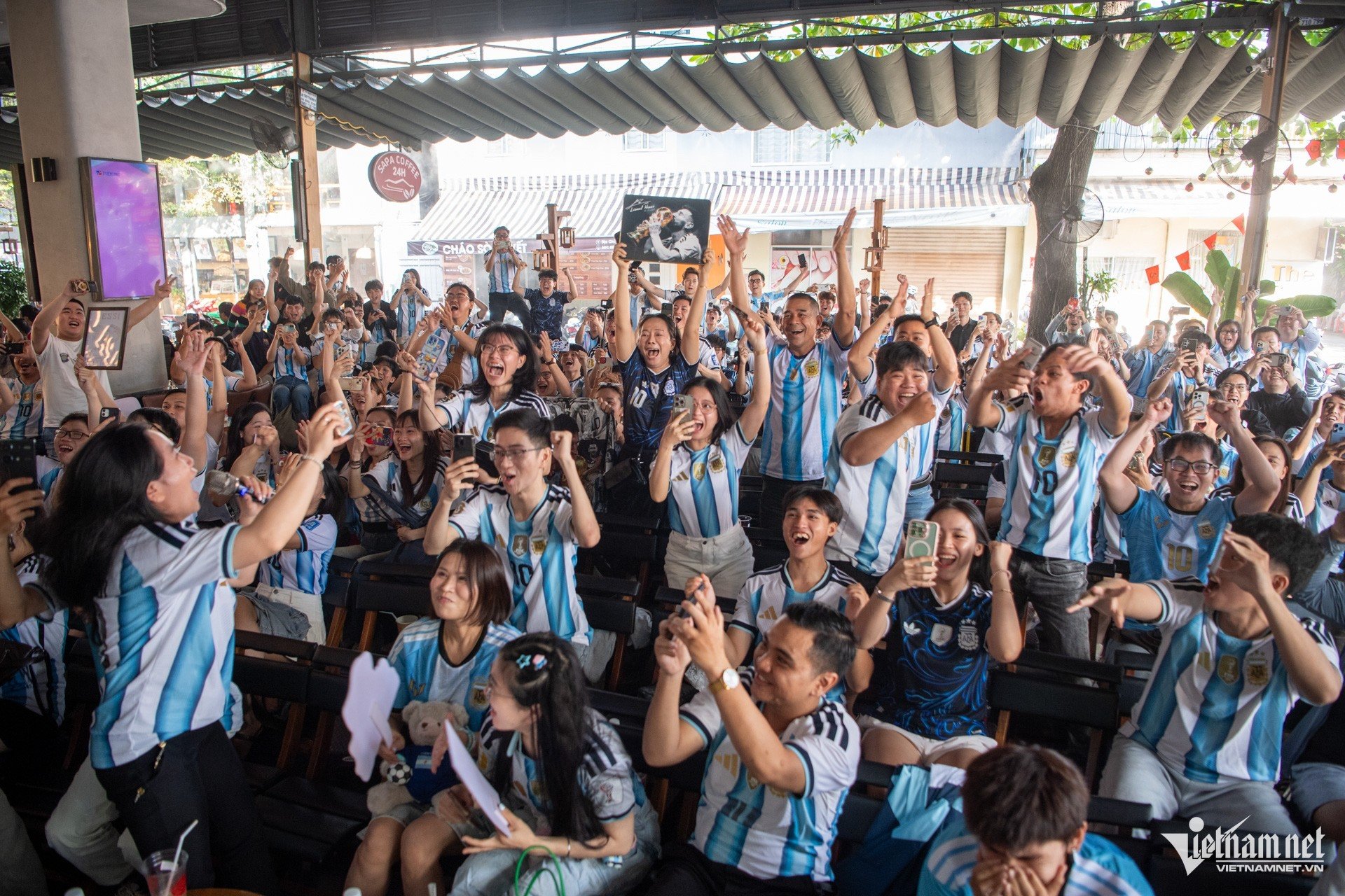W-Fan messi tại TPHCM Tuấn Hùng 52.jpg