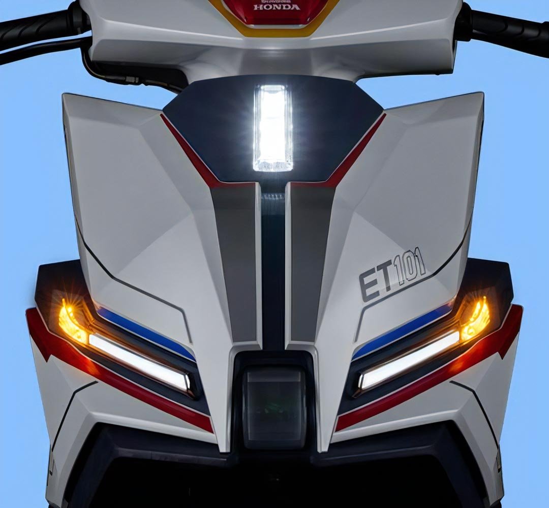 07-1791358892-honda-ra-mat-xe-tay-ga-gundam-gia-chi-38-trieu-dong