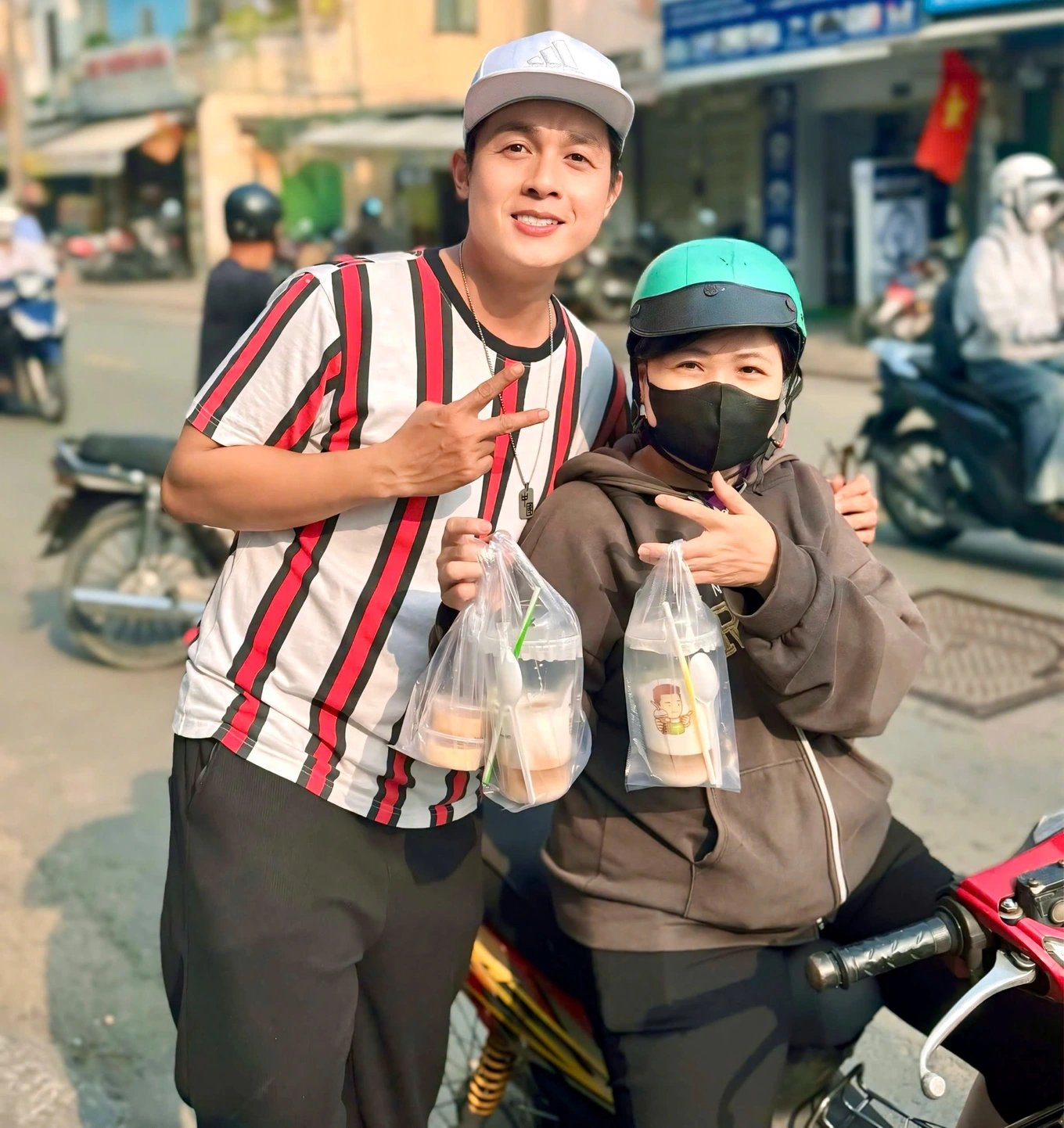 07-1791360634-dien-vien-hoa-hiep-trai-long-ve-quyet-dinh-mo-xe-ca-phe-via-he-va-ap-luc-du-luan