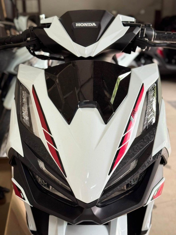07-1791364669-honda-ra-mat-xe-tay-ga-moi-da-ve-dai-ly-viet-nam-gia-rat-hap-dan