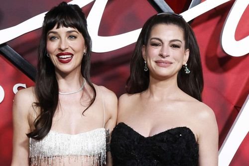 07-1791365475-canh-nong-tao-bao-dua-phim-18-cua-anne-hathaway-va-dakota-johnson-leo-thang-top-1-phong-ve
