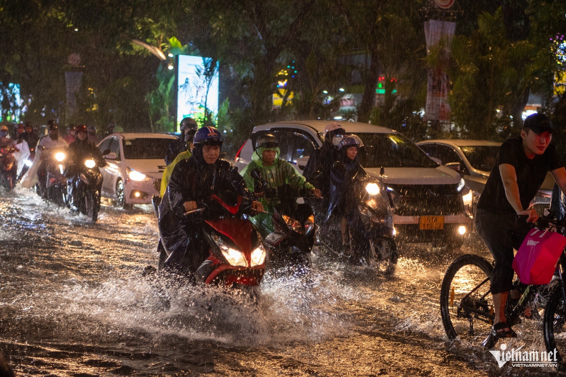 W-mưa to ngày 7 10 Tuấn Hùng 8.jpg