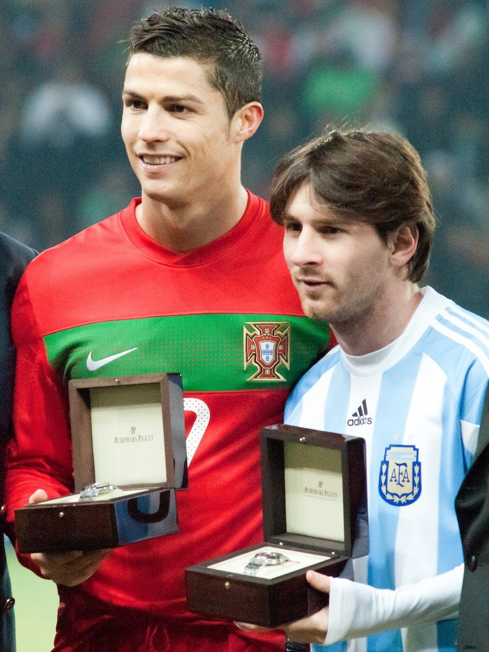 08-1791414720-cristiano-ronaldo-gui-thong-diep-tri-an-lionel-messi-ngay-chia-tay-argentina