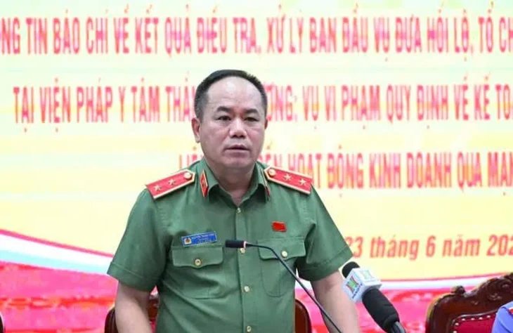 08-1791451380-giam-doc-cong-an-ha-noi-va-hlv-mai-duc-chung-duoc-vinh-danh-cong-dan-thu-do-uu-tu-nam-2026