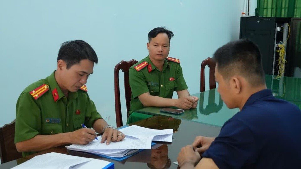 09-1791503033-nguoi-dan-ong-goi-hon-300-cuoc-den-canh-sat-113-de-quay-roi