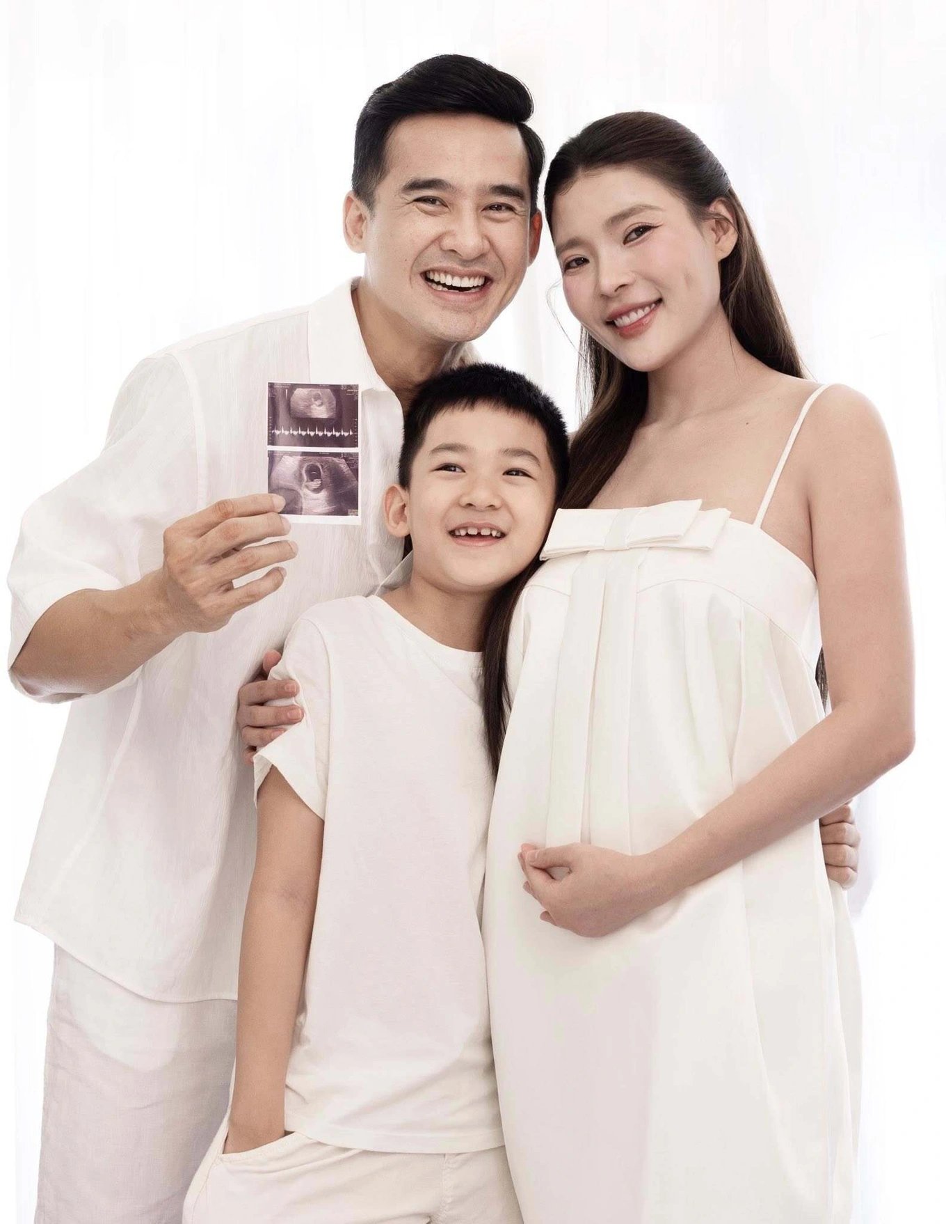 10-1791614764-luong-the-thanh-khoe-anh-con-thu-hai-ngot-ngao-gui-loi-cam-on-thuy-diem
