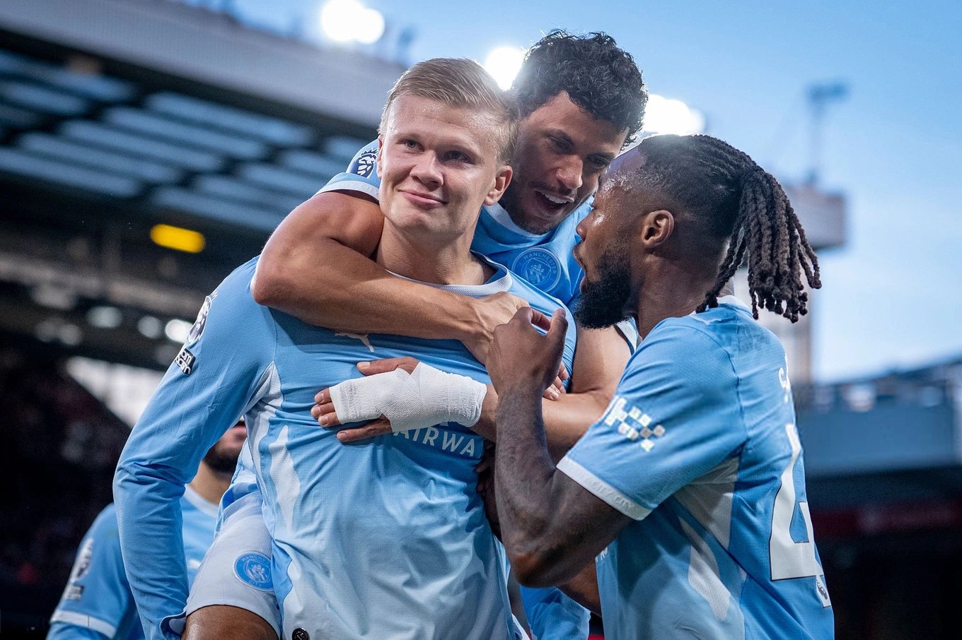 12-1791762366-haaland-lap-cong-man-city-vui-dap-liverpool-ngay-tai-anfield