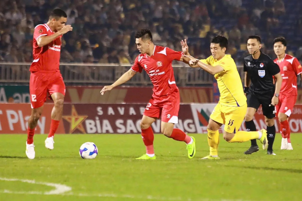 12-1791790461-vleague-ngay-cang-phan-hoa-doi-giau-vung-tien-san-sao-doi-ngheo-chat-vat-ton-tai