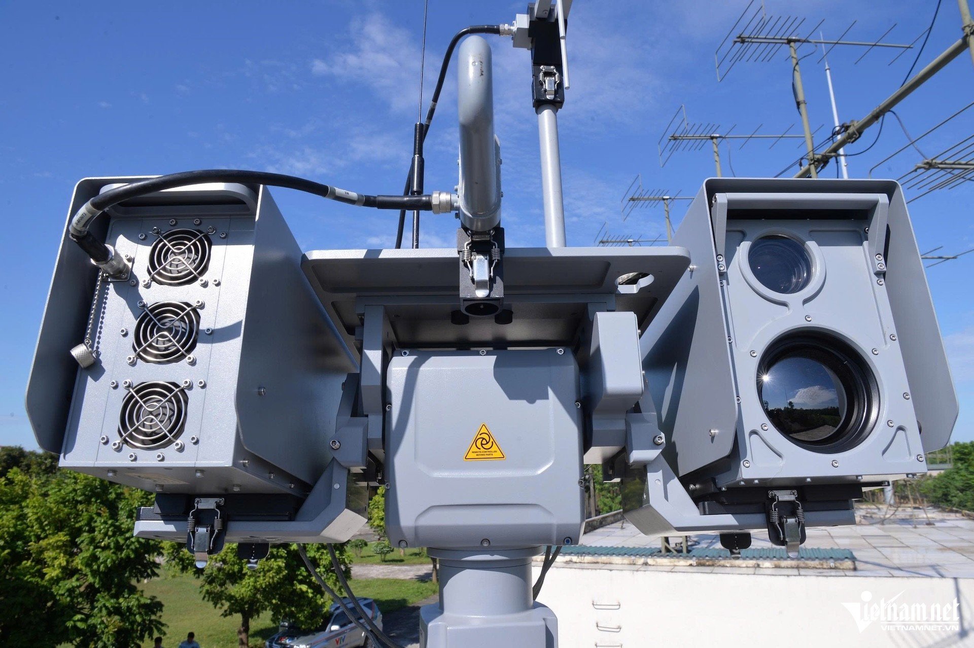 https://static-images.vnncdn.net/vps_images_publish/000001/000003/2026/10/12/w-he-thong-che-ap-uav-12-1908.jpg