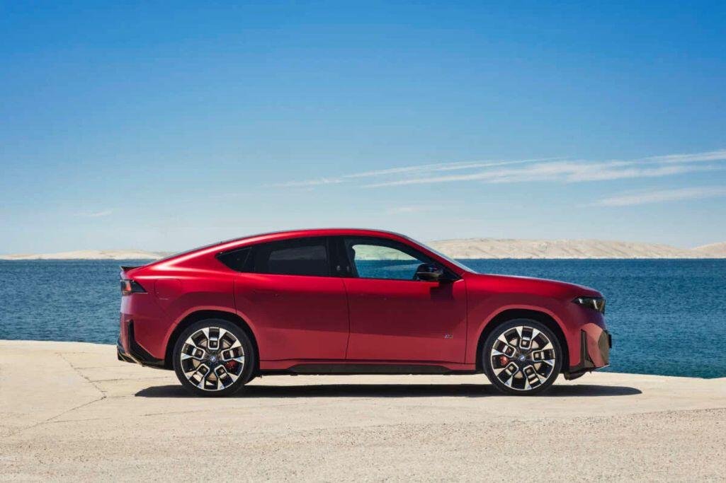 14-1791944203-xe-dien-bmw-ix4-chinh-thuc-lo-dien-sac-10-phut-di-387-km-gia-khoi-diem-tu-165-ty-dong
