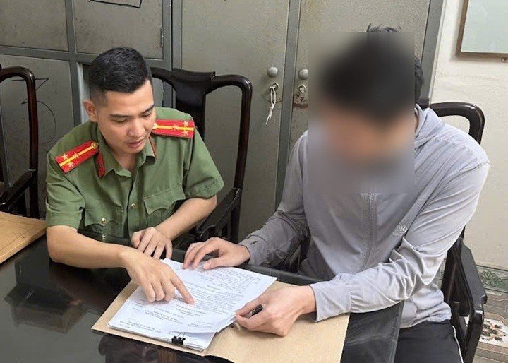 N.X.H. tại cơ quan công an.