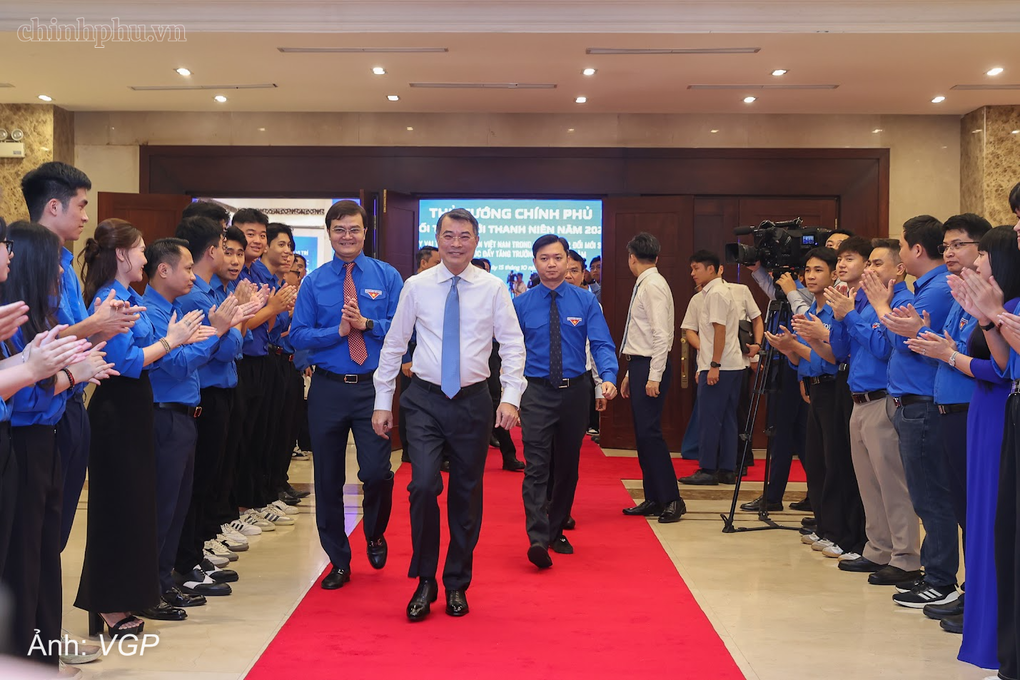 Thủ tướng Lê Minh Hưng tới dự chương trình Thủ tướng Chính phủ đối thoại với thanh niên năm 2026. Ảnh: VGP