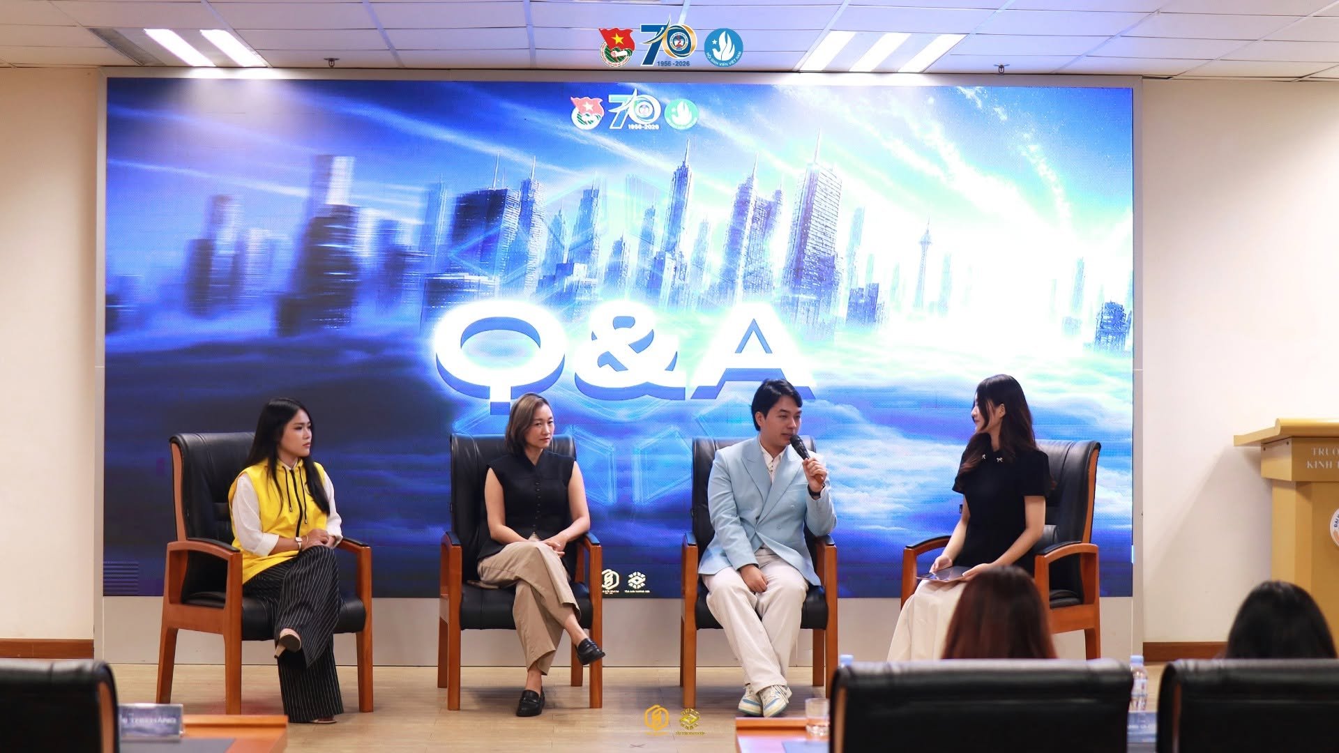 16-1792122051-tam-nhin-thuong-hieu-2026-canh-cong-cua-mua-thi-thu-nam-chinh-thuc-mo-ra